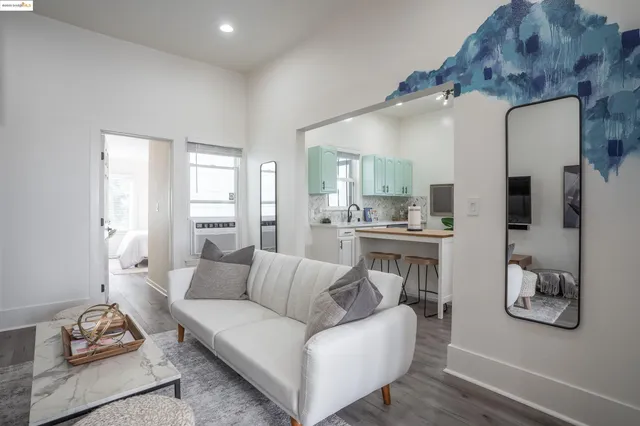 $999,000 | 527 Chester Street, Oakland, CA 94607