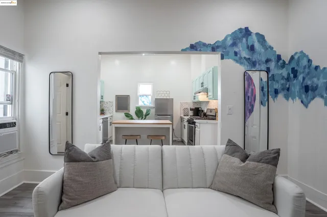 $999,000 | 527 Chester Street, Oakland, CA 94607