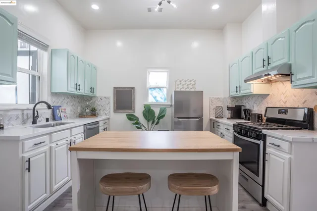 $999,000 | 527 Chester Street, Oakland, CA 94607