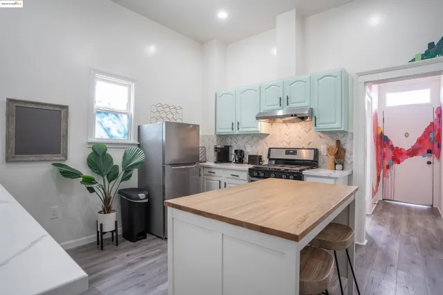 $999,000 | 527 Chester Street, Oakland, CA 94607