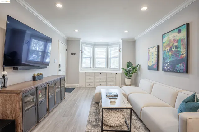 $999,000 | 527 Chester Street, Oakland, CA 94607