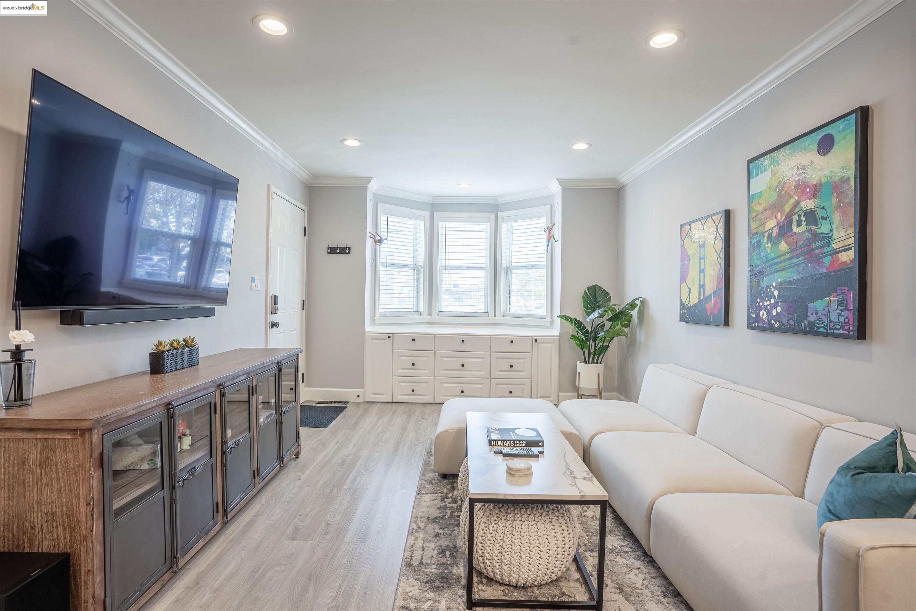 527 Chester Street Oakland, CA 94607 - Photo 6 of 59