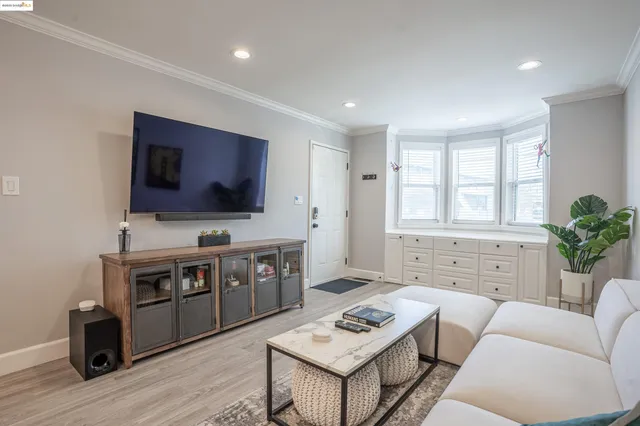 $999,000 | 527 Chester Street, Oakland, CA 94607