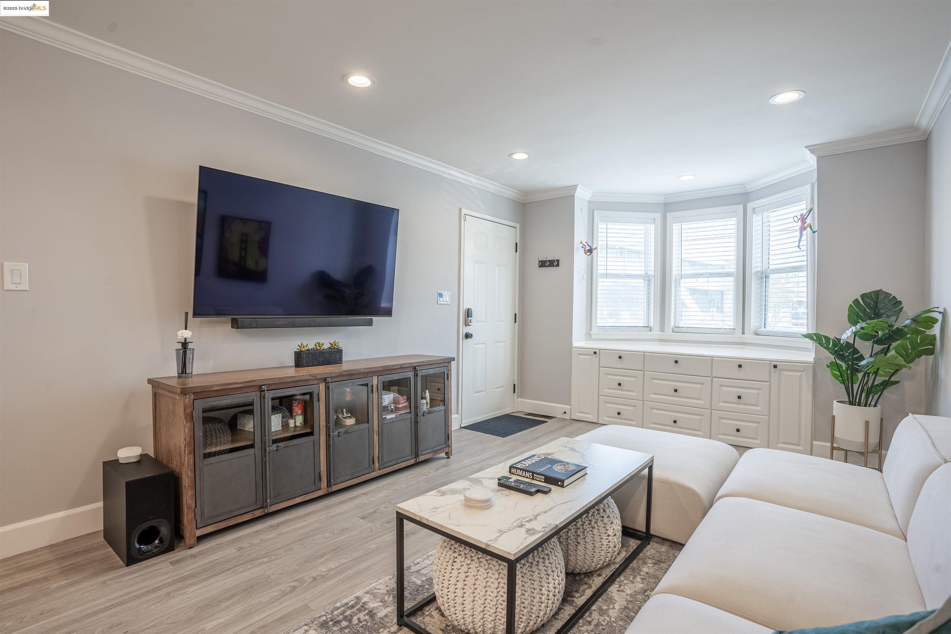 527 Chester Street Oakland, CA 94607 - Photo 7 of 59