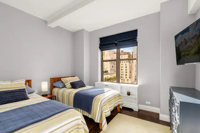 $2,270,000 | 12 West 72nd Street, Unit 14DE | Upper West Side