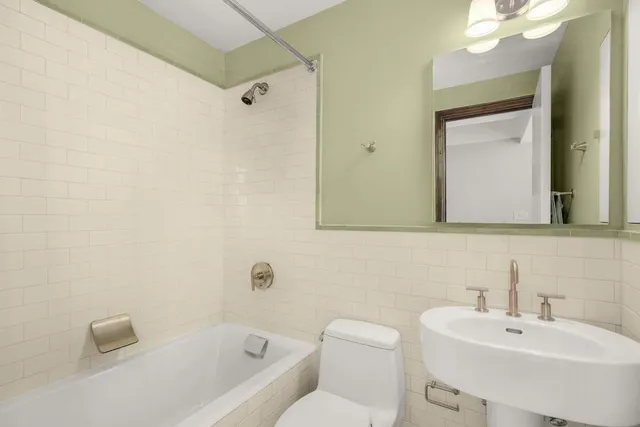 $2,270,000 | 12 West 72nd Street, Unit 14DE | Upper West Side