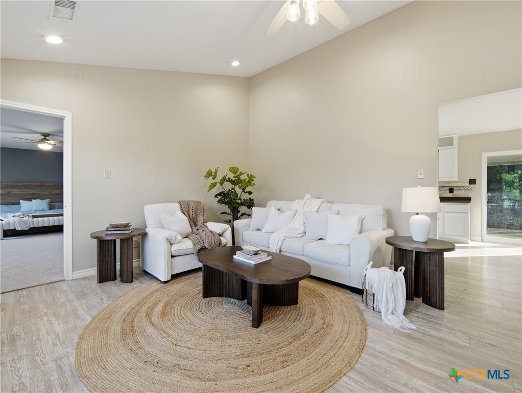 506 Oak Grove Road San Marcos, TX 78666 - Photo 4 of 40 504 Oak Grove