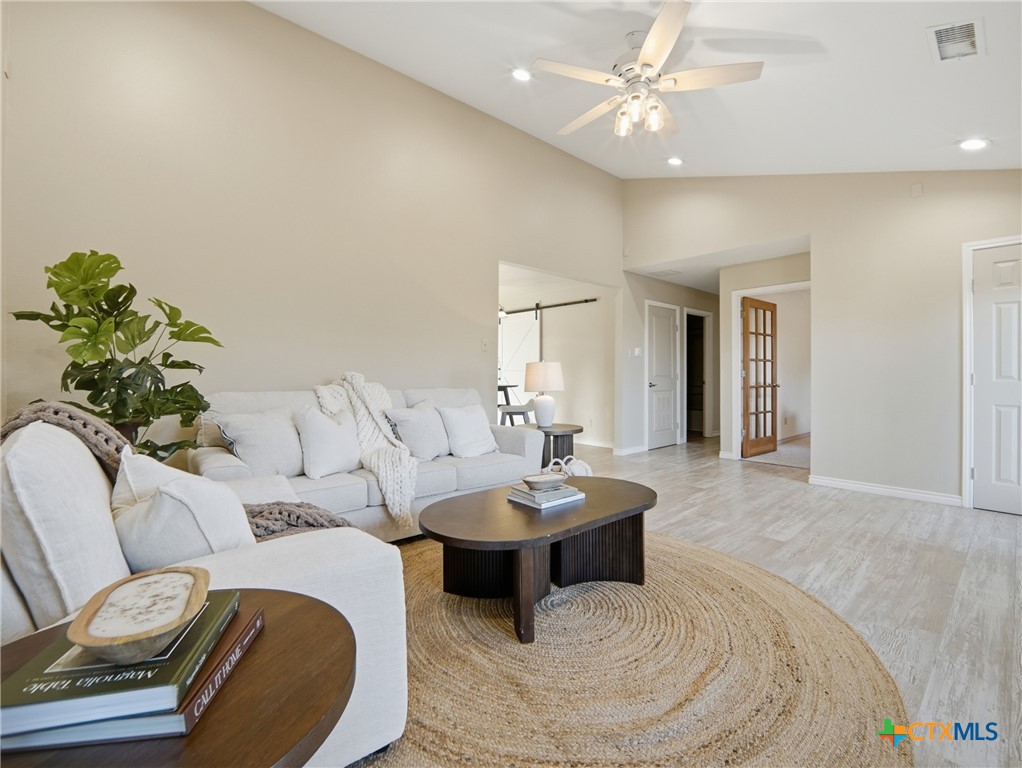 506 Oak Grove Road San Marcos, TX 78666 - Photo 5 of 40 504 Oak Grove