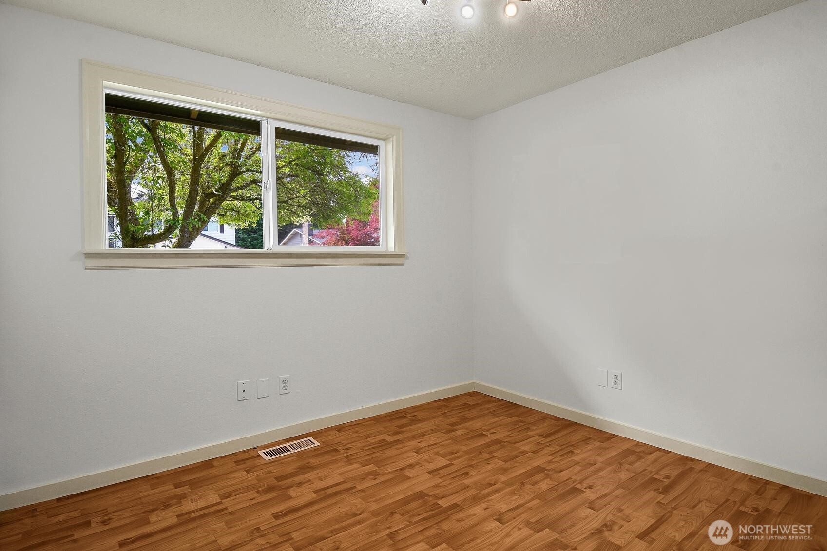 2420 Southwest 326th Street Federal Way, WA 98023 - Photo 22 of 35