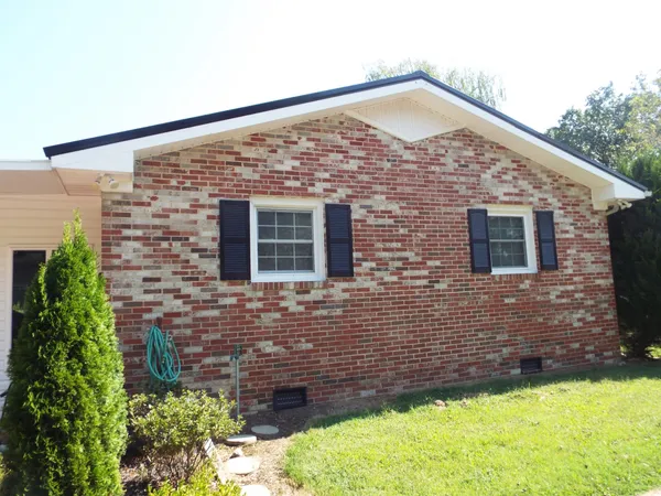 $335,000 | 715 East Poplar Bluff Road, Auburntown, TN 37016