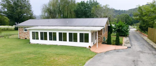 $335,000 | 715 East Poplar Bluff Road, Auburntown, TN 37016