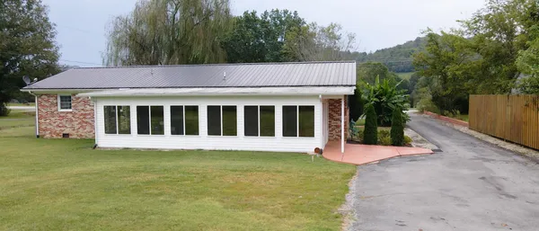 $335,000 | 715 East Poplar Bluff Road, Auburntown, TN 37016