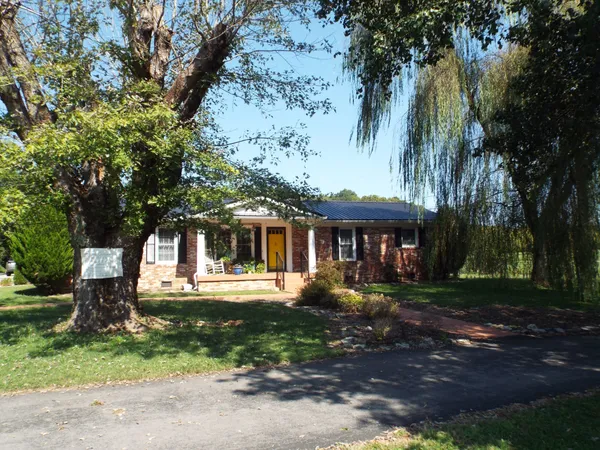 $335,000 | 715 East Poplar Bluff Road, Auburntown, TN 37016