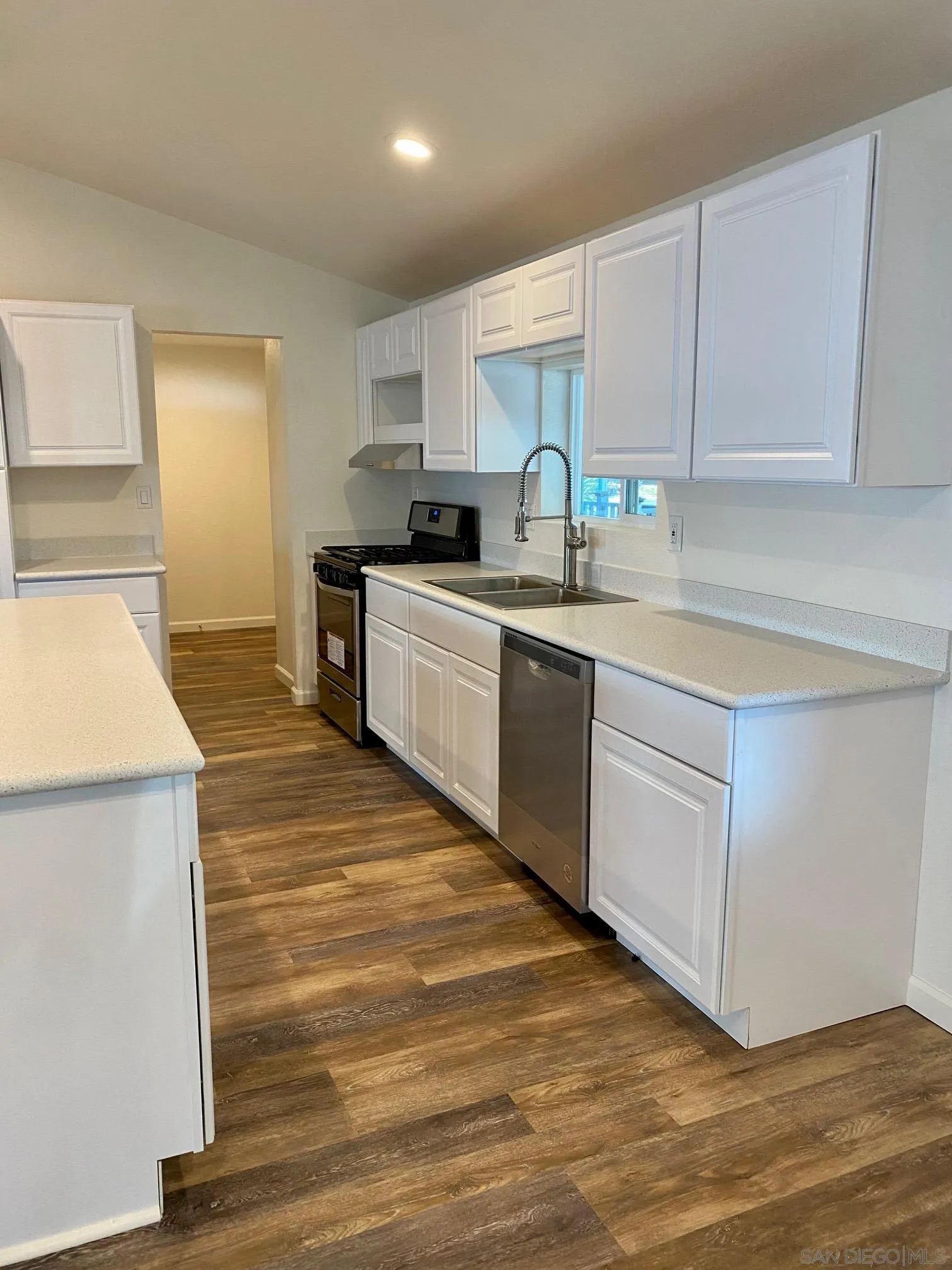 1550 Rory Simi Valley, Unit 180 Simi Valley, CA 93063 - Photo 11 of 26 Gallery Image 11