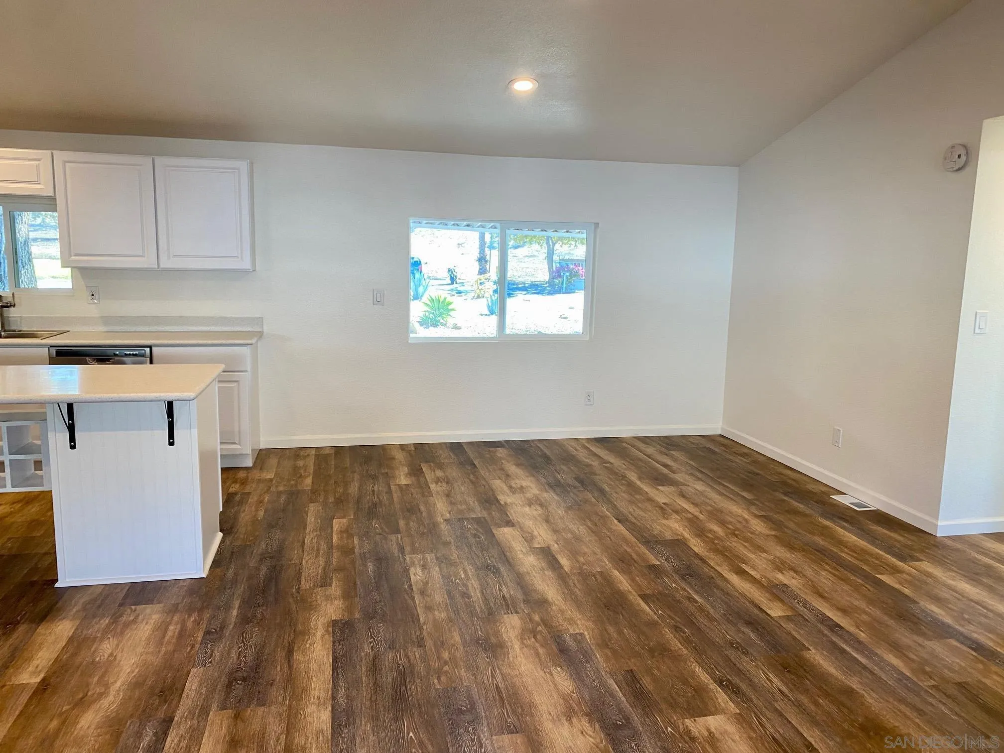 1550 Rory Simi Valley, Unit 180 Simi Valley, CA 93063 - Photo 25 of 26 Gallery Image 25