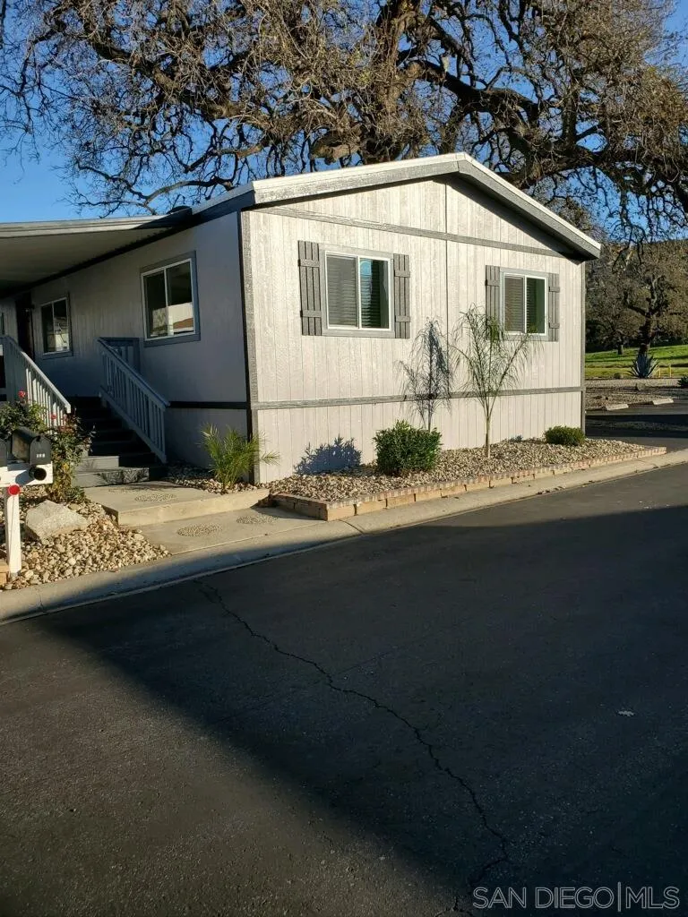 1550 Rory Simi Valley, Unit 180 Simi Valley, CA 93063 - Photo 3 of 26 Gallery Image 3