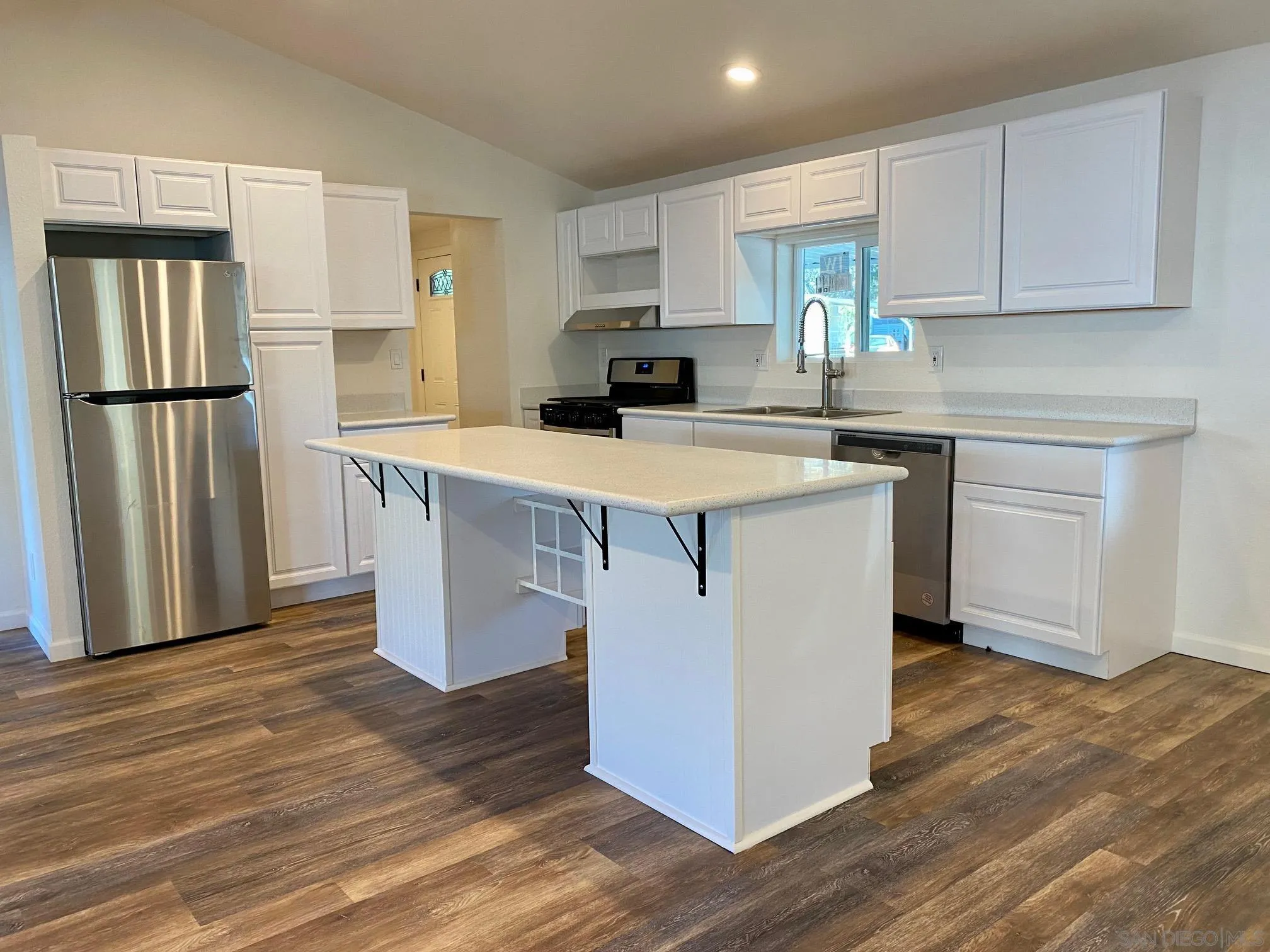1550 Rory Simi Valley, Unit 180 Simi Valley, CA 93063 - Photo 10 of 26 Gallery Image 10