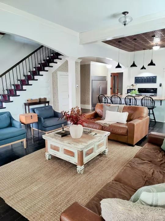 617 South 12th Street Waco, TX 76706 - Photo 3 of 28 a living room with furniture and white walls