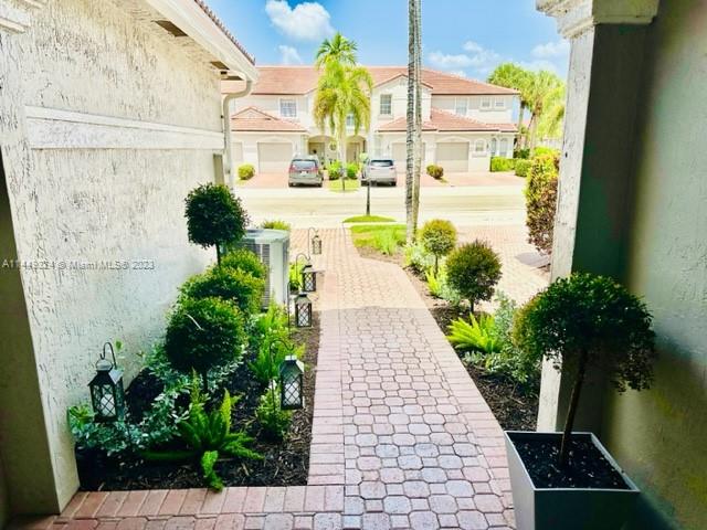 21108 Vía Eden Boca Raton, FL 33433 - Photo 16 of 48 a view of a pathway both side of building