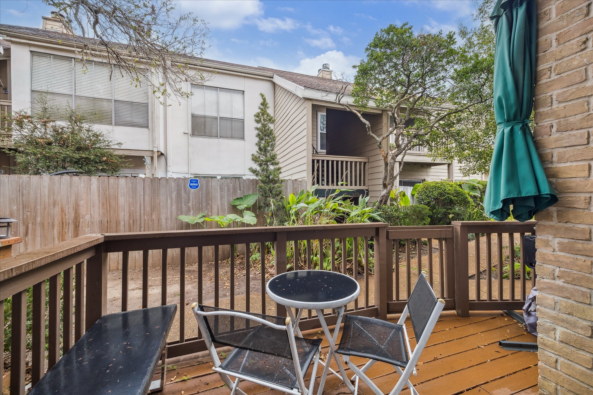 2100 Tanglewilde Street, Unit 373 Houston, TX 77063 - Photo 19 of 21 Patio off living room with deck and railing