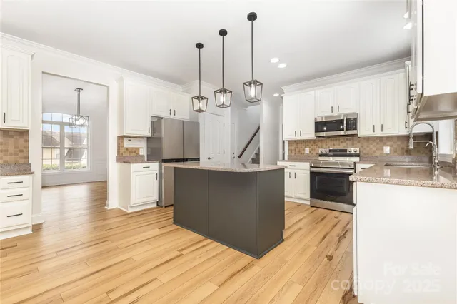 $674,900 | 884 Clonmel Drive, Matthews, NC 28104