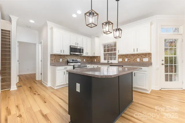 $674,900 | 884 Clonmel Drive, Matthews, NC 28104