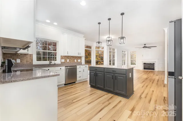 $674,900 | 884 Clonmel Drive, Matthews, NC 28104