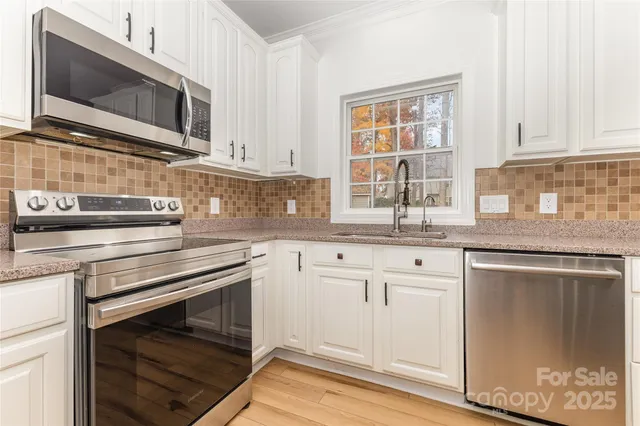 $674,900 | 884 Clonmel Drive, Matthews, NC 28104