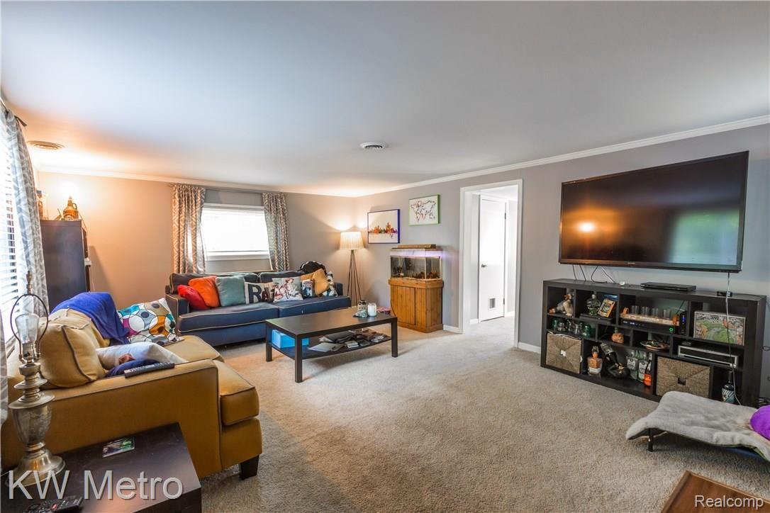 8020 Foster Road Clarkston, MI 48346 - Photo 4 of 26 8020 Foster Rd-16.jpg