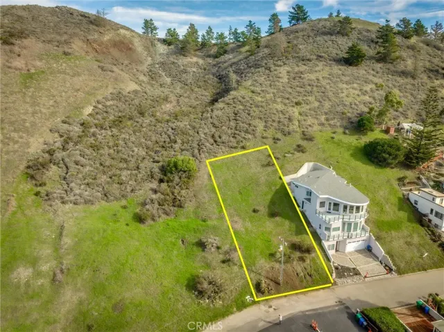 a view of a tennis court