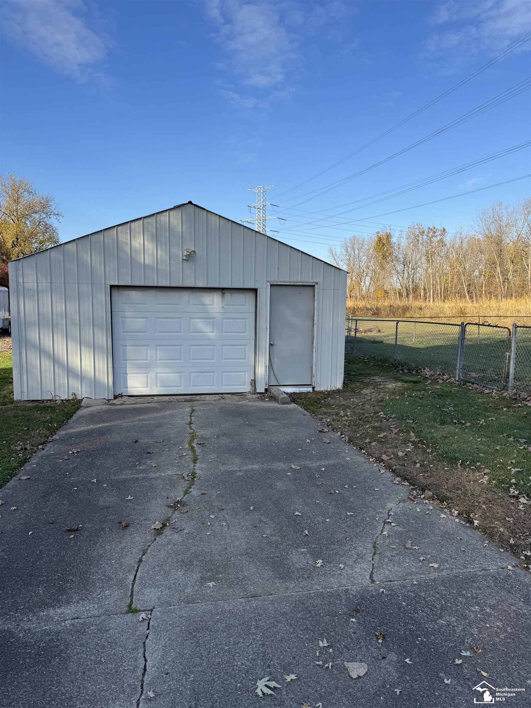 3826 East Erie Road Erie, MI 48133 - Photo 4 of 20 50193231-1893e5d3-4c12-4330-96ad-a1d97e93314d.JPG