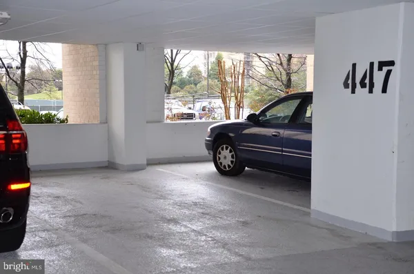 $2,700 | 307 Yoakum Parkway, Unit 606, Alexandria, VA 22304