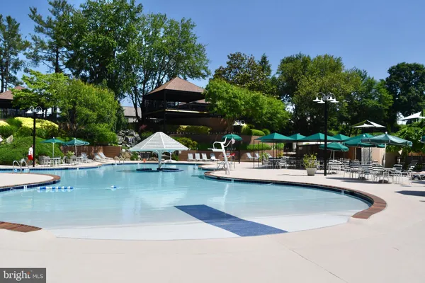 $2,700 | 307 Yoakum Parkway, Unit 606, Alexandria, VA 22304