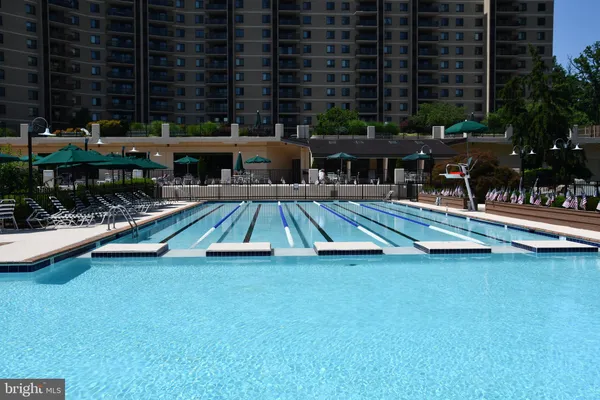 $2,700 | 307 Yoakum Parkway, Unit 606, Alexandria, VA 22304