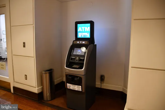 $2,700 | 307 Yoakum Parkway, Unit 606, Alexandria, VA 22304