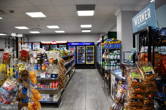 $2,700 | 307 Yoakum Parkway, Unit 606, Alexandria, VA 22304