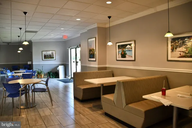 $2,700 | 307 Yoakum Parkway, Unit 606, Alexandria, VA 22304