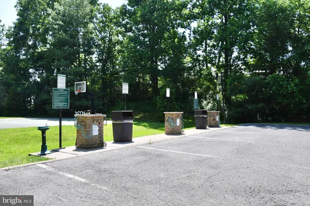 $2,700 | 307 Yoakum Parkway, Unit 606, Alexandria, VA 22304