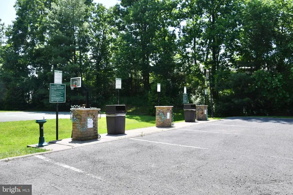 $2,700 | 307 Yoakum Parkway, Unit 606, Alexandria, VA 22304