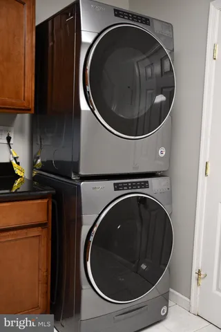 a close up view of washer and dryer