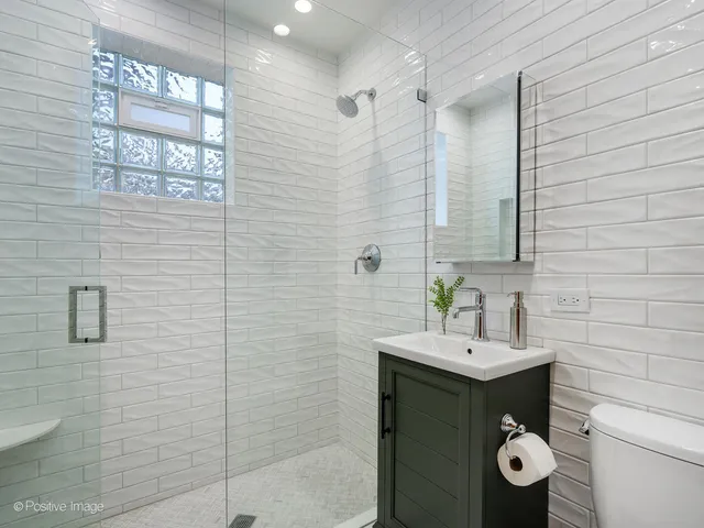 $4,500 | 1415 West George Street, Unit 3, Chicago, IL 60657