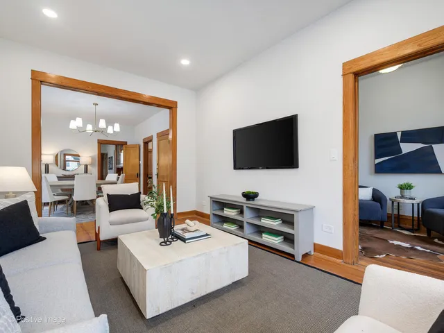 $4,500 | 1415 West George Street, Unit 3, Chicago, IL 60657