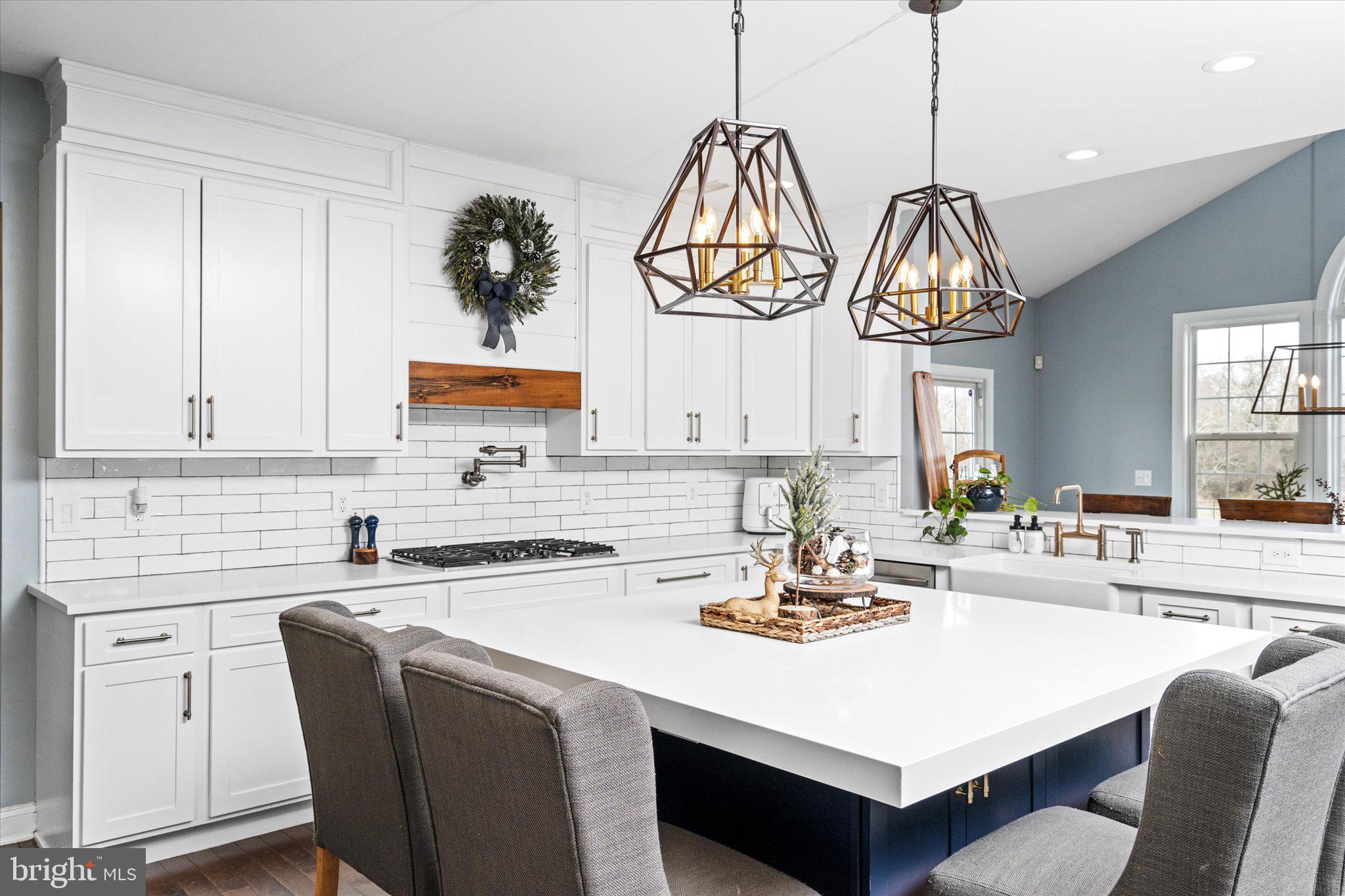 32 Waverly Drive Columbus, NJ 08022 - Photo 16 of 50 Eat-In Kitchen w/Extended Island