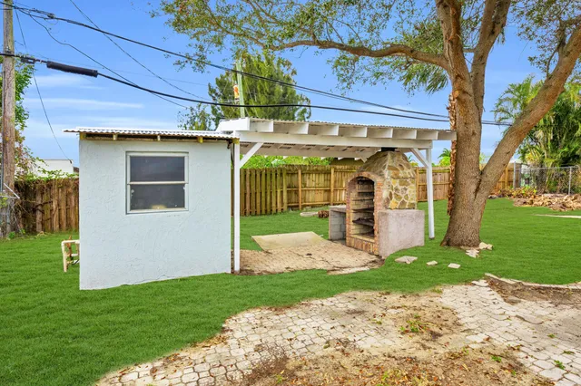 $445,000 | 1574 Northeast Arch Avenue, Jensen Beach, FL 34957