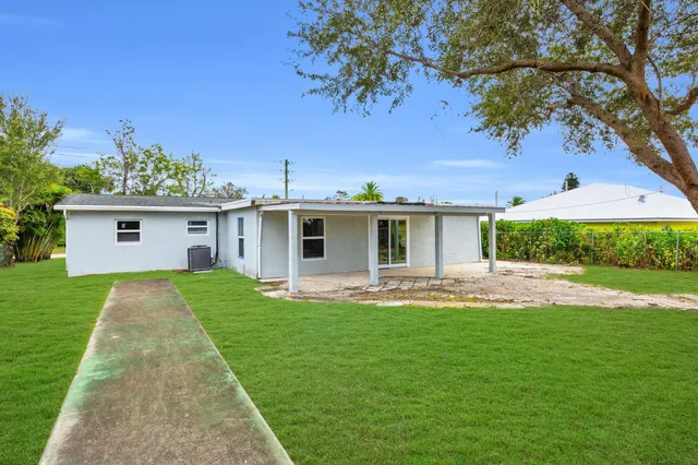 $445,000 | 1574 Northeast Arch Avenue, Jensen Beach, FL 34957