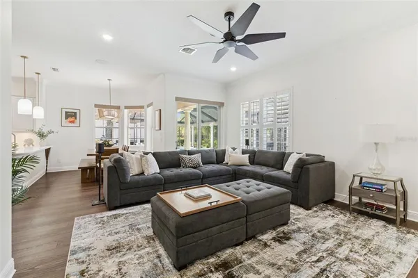 a view of a house with backyard and garden