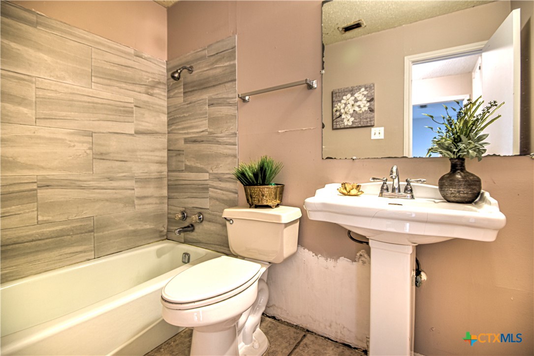 305 Tanglewood Road Temple, TX 76502 - Photo 23 of 46 a bathroom with a sink toilet and shower