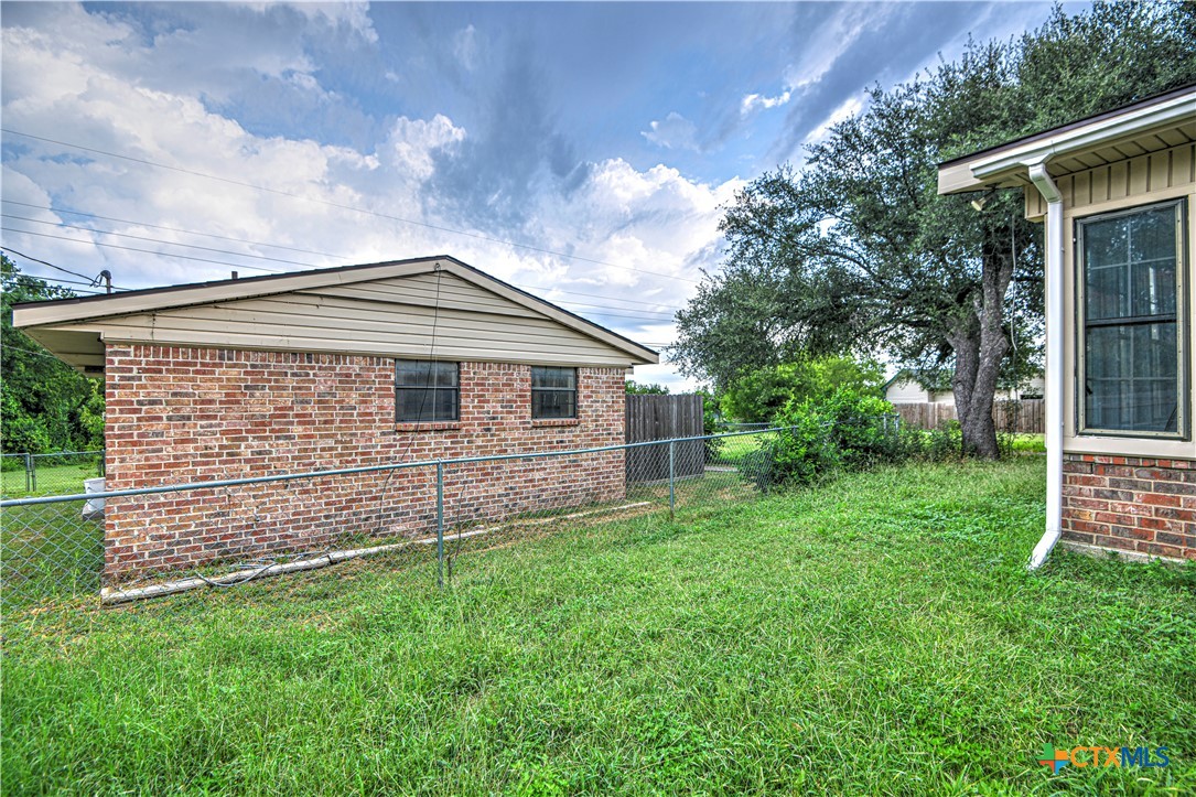 305 Tanglewood Road Temple, TX 76502 - Photo 28 of 46 a backyard of a house with lots of green space