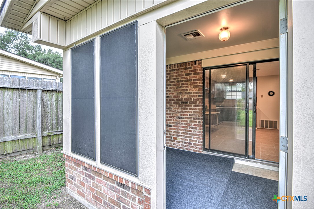 305 Tanglewood Road Temple, TX 76502 - Photo 33 of 46 a view of backyard with balcony