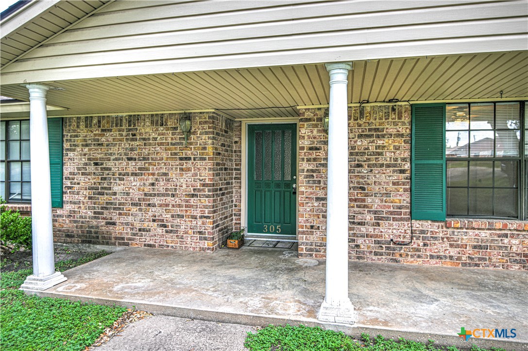 305 Tanglewood Road Temple, TX 76502 - Photo 4 of 46 a front view of a house